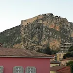 Byron Traditional فندق
