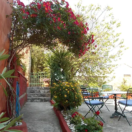 Byron Traditional Ξενοδοχείο 2*