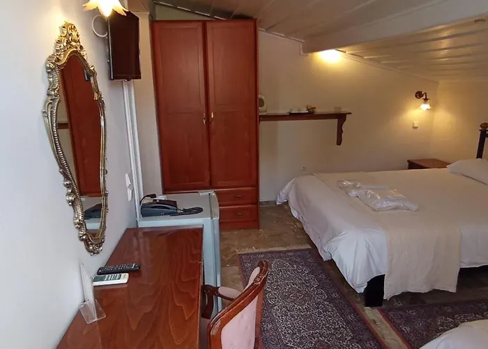 Byron Traditional Hotel