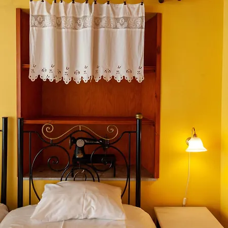 Byron Traditional Hotel 2*