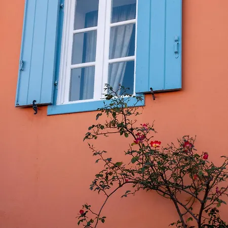 Byron Traditional Hotel