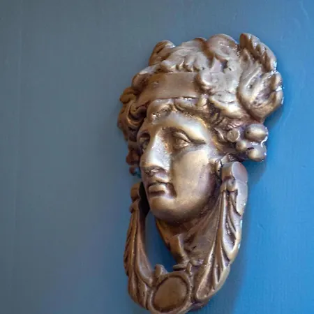 Byron Traditional מלון נאפפליו