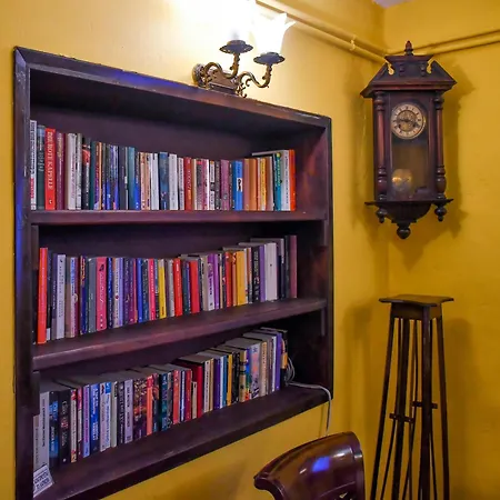 Byron Traditional 2* Nauplia