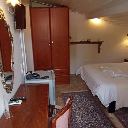 Byron Traditional מלון