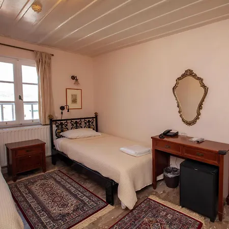 Byron Traditional מלון נאפפליו