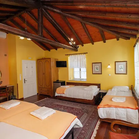 Byron Traditional Hotel