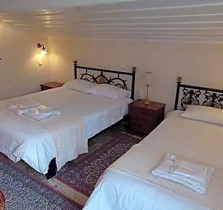 Byron Traditional Hotel 2*