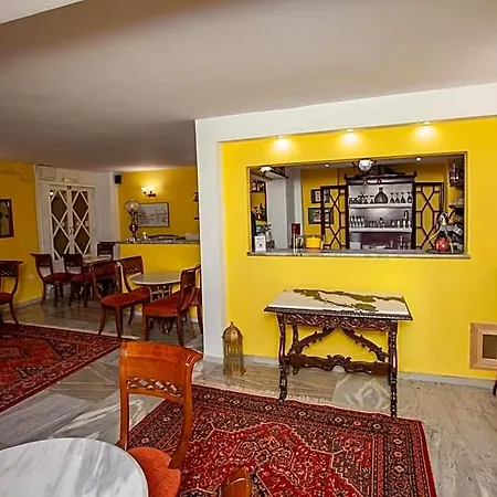 Byron Traditional Hotel 2*