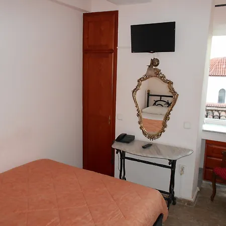 Byron Traditional Hotel 2*