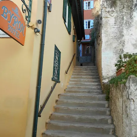 Byron Traditional 2*