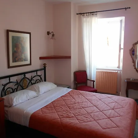 Byron Traditional 2* Nafplio