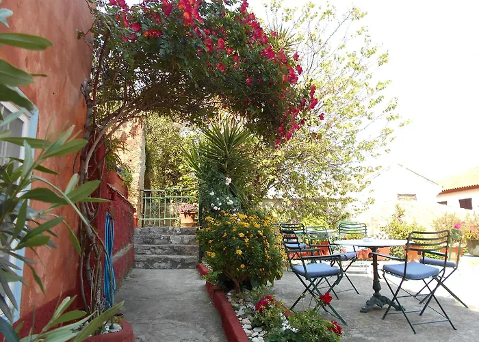 Byron Traditional Hotel 2*