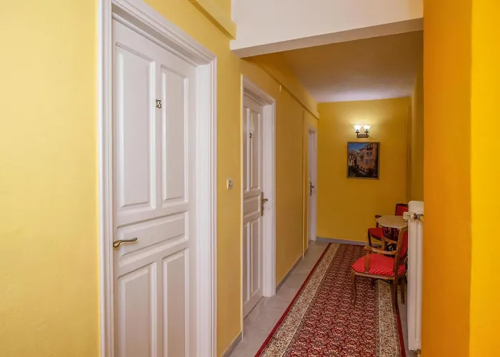 فندق Byron Traditional