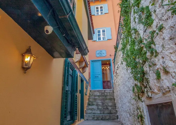 Byron Traditional 2* Nafplio