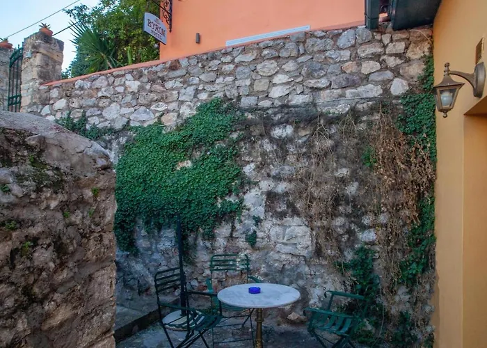 Byron Traditional Nafplio