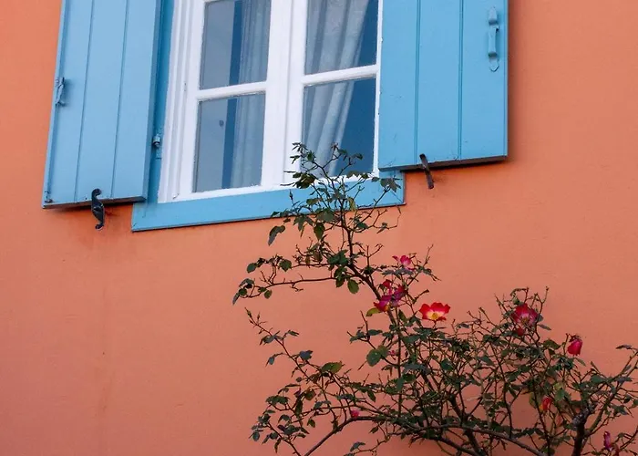 Byron Traditional Hotel