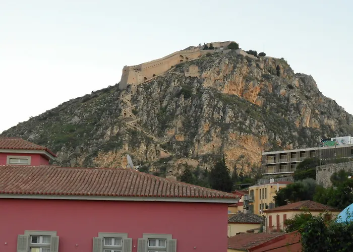 Byron Traditional فندق