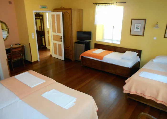 Byron Traditional Hotel