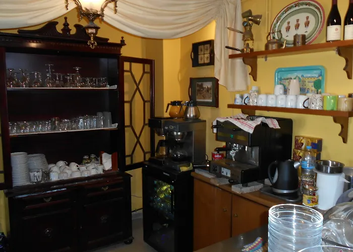 Byron Traditional Hotel 2*