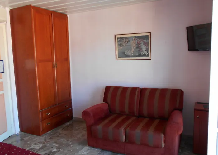 فندق Byron Traditional 2*