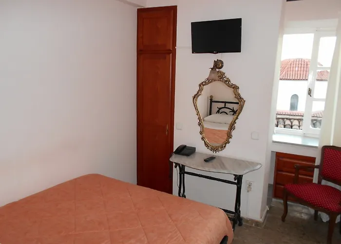 Byron Traditional Hotel 2*